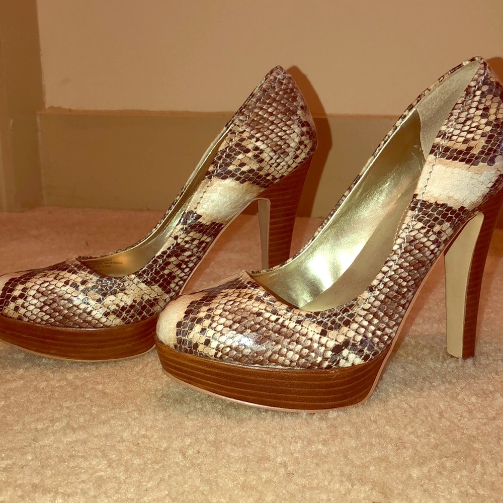 Trendy Snakes Skin Platform Shoes!